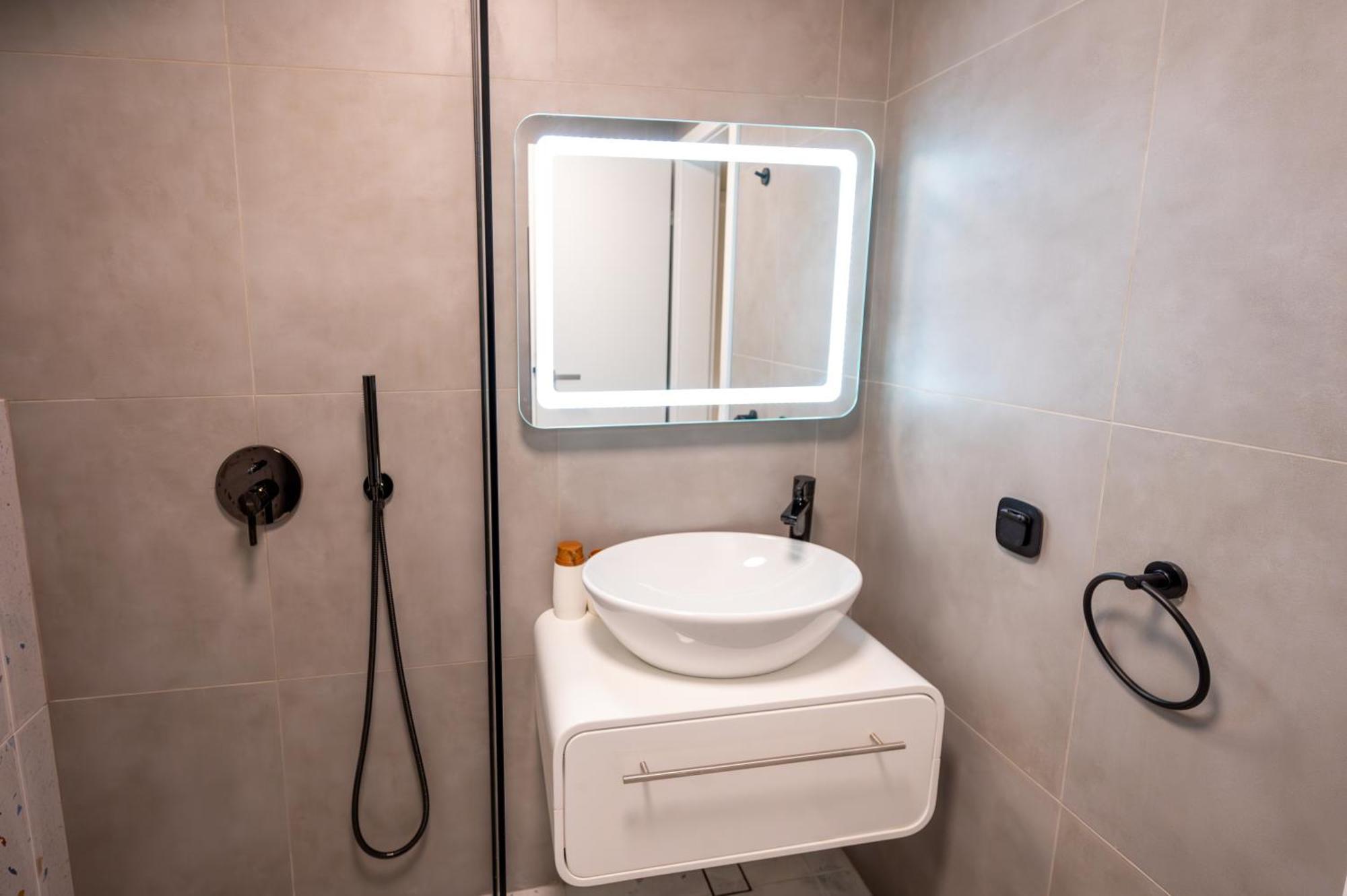Design 1Bdr Apartment Near City Center София Екстериор снимка